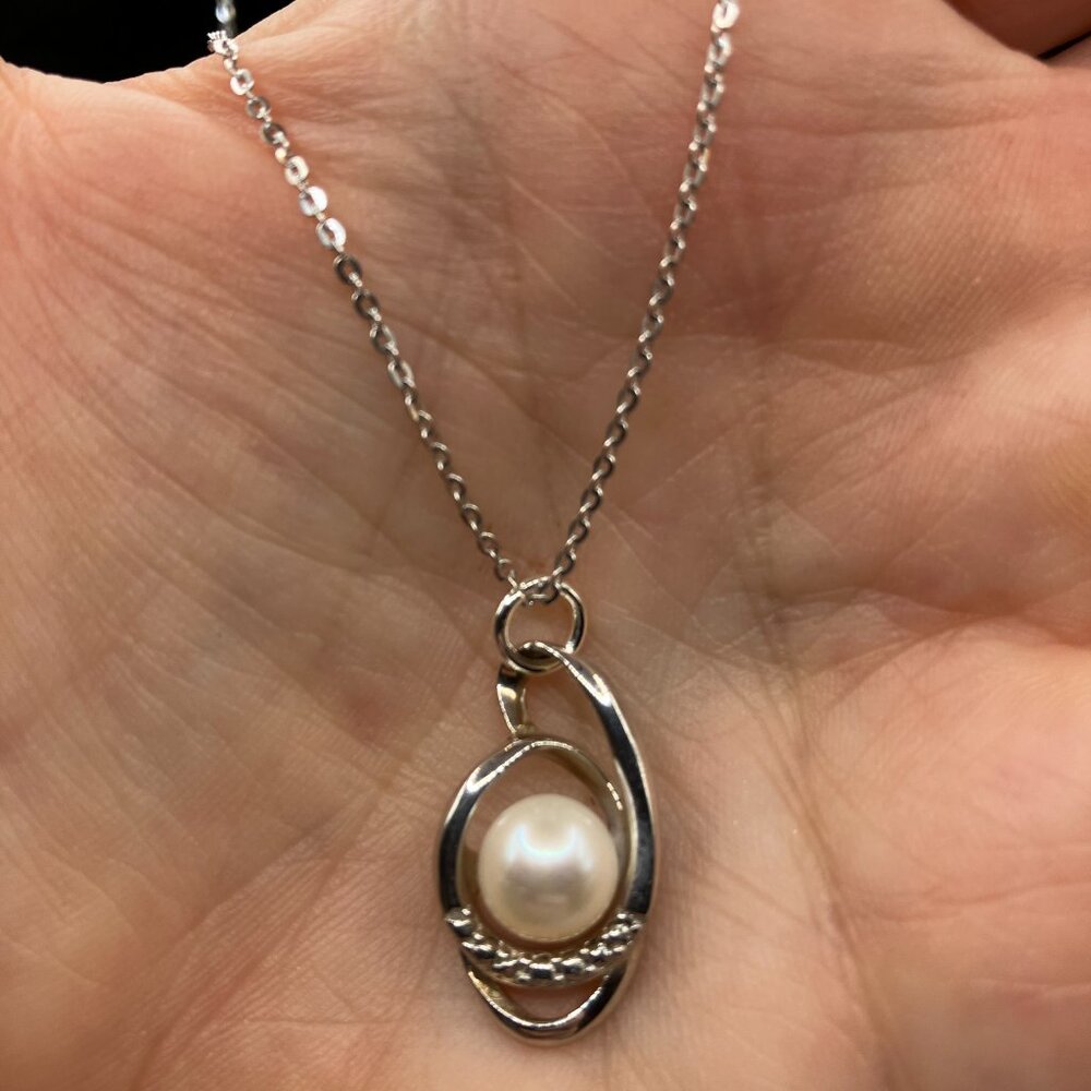 NEW .925 Sterling Silver Genuine Pearl Pendant + 925 Sterling Silver Curb Chain